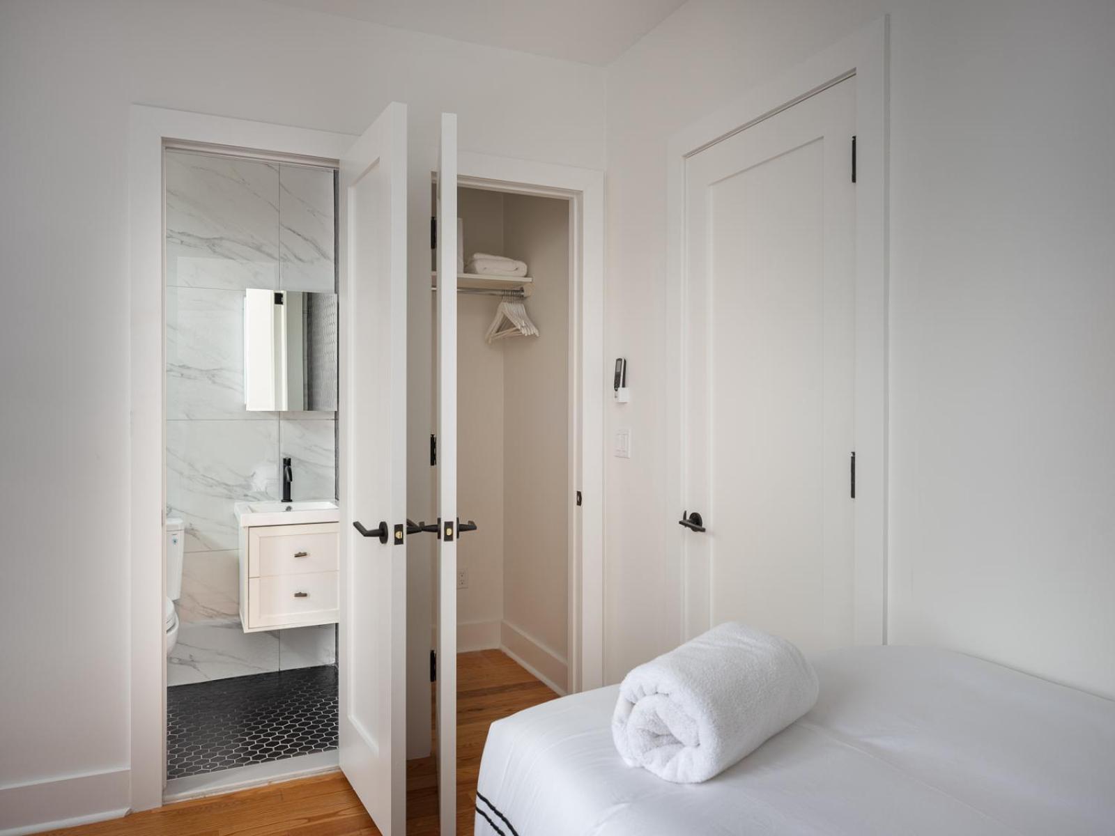 Three Bedroom Brooklynite Suite! New York Ngoại thất bức ảnh